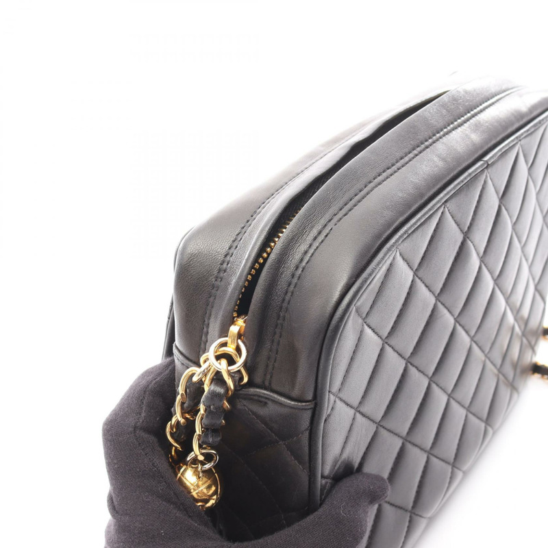 香奈兒 (CHANEL) 絎縫鏈條肩背斜背包，羊皮材質，黑色，金色五金，二手 CC-10