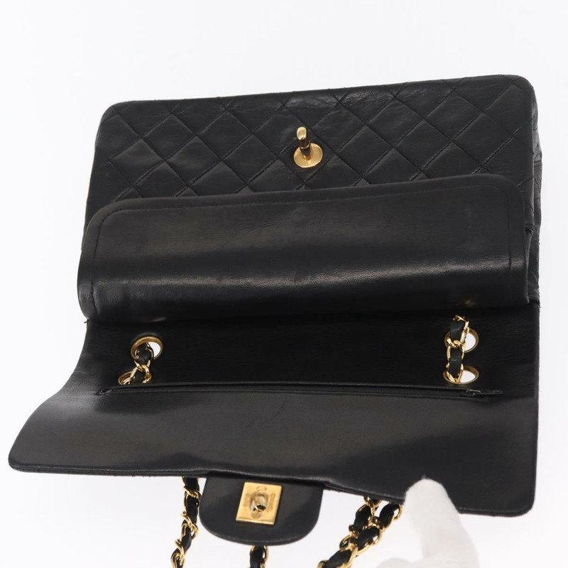 【日本直送】香奈兒 Matelasse 25 鏈條肩背包，羊皮材質，黑色，金色雙C標誌，正品編號 158907SAM-18