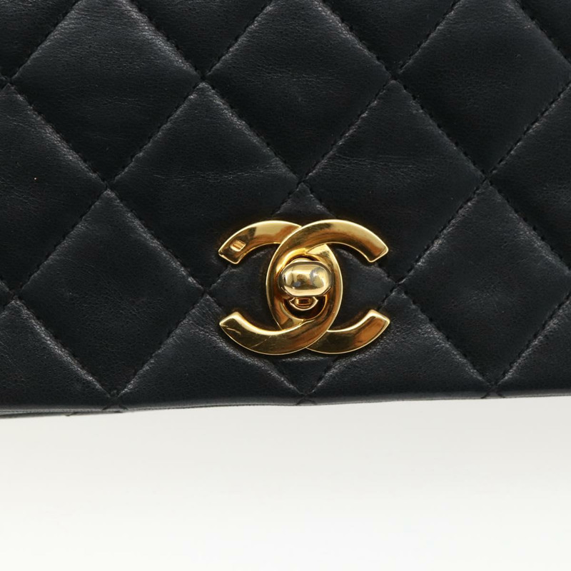 【日本直送】香奈兒 (CHANEL) 絎縫鏈條肩背包，羊皮材質，黑色，金色雙C標誌，正品編號 158000SAV-17