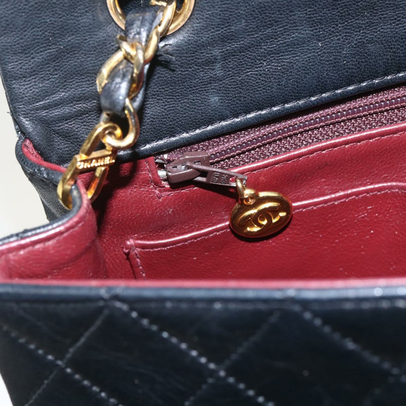 【日本直送】香奈兒 (CHANEL) 絎縫鏈條肩背包，羊皮材質，黑色，金色雙C標誌，正品編號 158000SAV-19