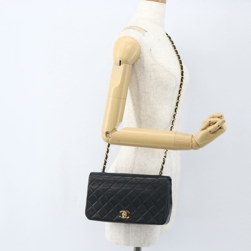 【日本直送】香奈兒 (CHANEL) 絎縫鏈條肩背包，羊皮材質，黑色，金色雙C標誌，正品編號 158000SAV-24