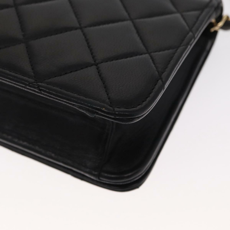 【日本直送】香奈兒 (CHANEL) 絎縫鏈條肩背包，羊皮材質，黑色，金色雙C標誌，正品編號 157999SAV-17