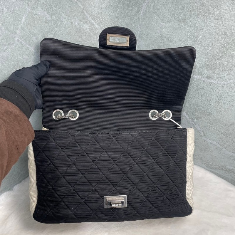 Chanel 黑白配色2.55 大號鏈條包 肩背包-6