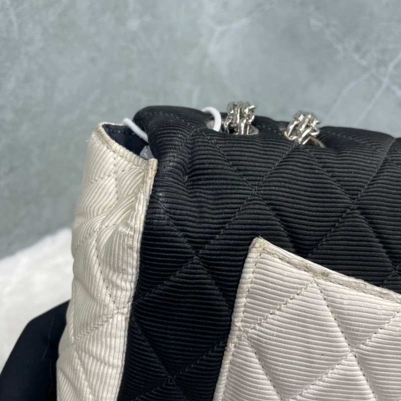 Chanel 黑白配色2.55 大號鏈條包 肩背包-22