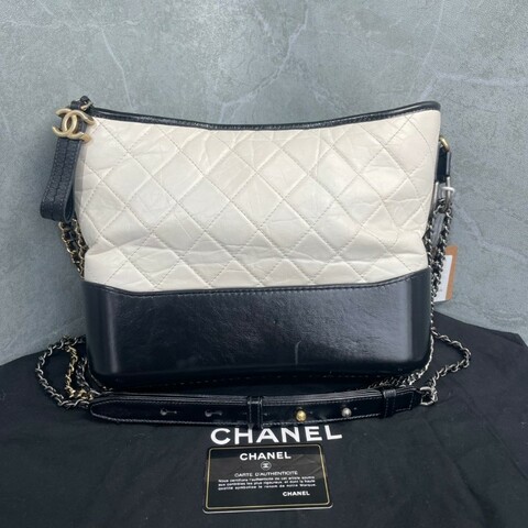 CHANEL 黑白拼色牛皮流浪包 28cm