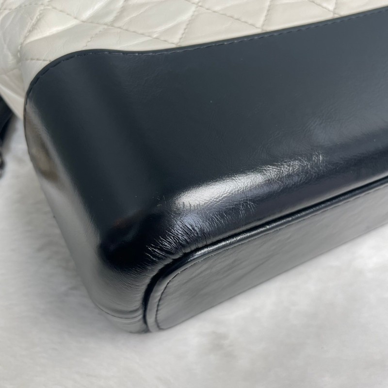 CHANEL 黑白拼色牛皮流浪包 28cm-12