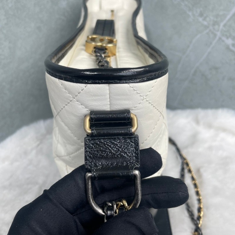 CHANEL 黑白拼色牛皮流浪包 28cm-21