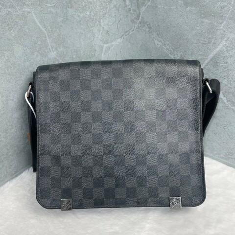 Louis Vuitton DISTRICT 黑色棋盤格斜背包