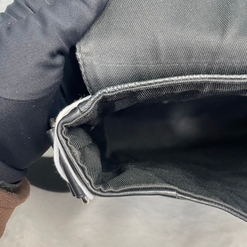 Louis Vuitton DISTRICT 黑色棋盤格斜背包-19