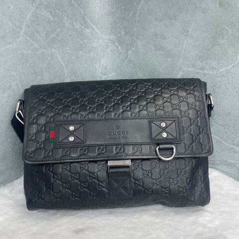 Gucci 經典logo壓花 黑色全牛皮郵差包斜背包