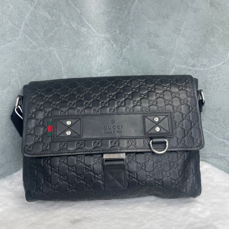 Gucci 經典logo壓花 黑色全牛皮郵差包斜背包-0