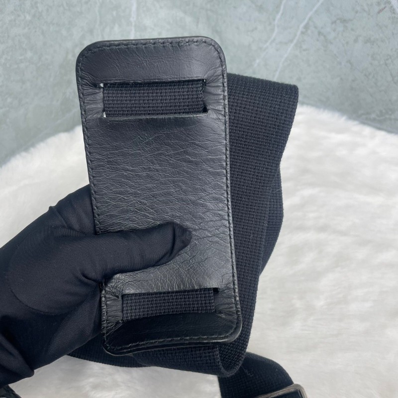 Gucci 經典logo壓花 黑色全牛皮郵差包斜背包-8