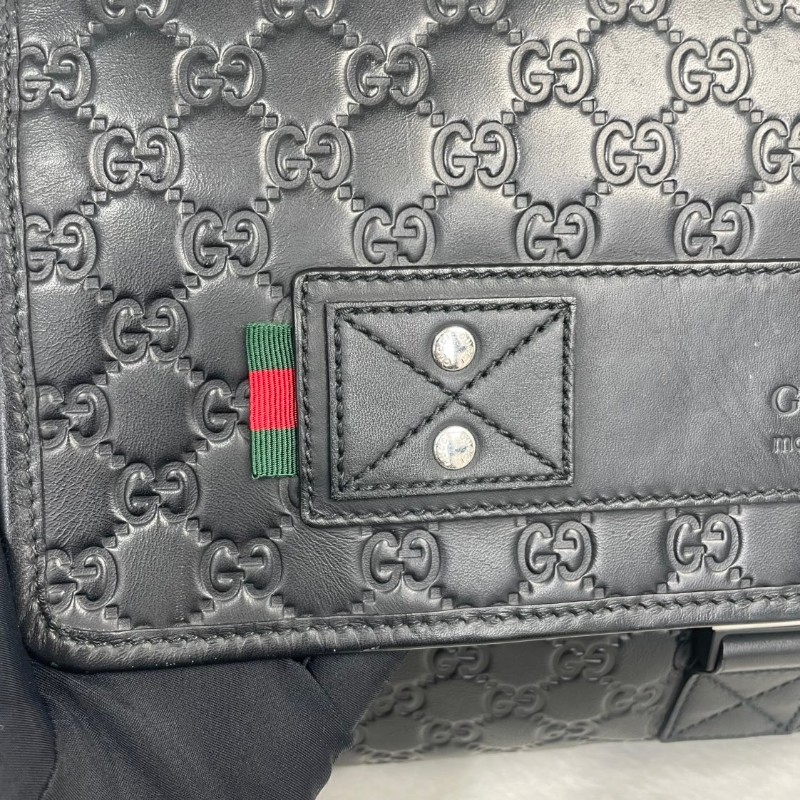 Gucci 經典logo壓花 黑色全牛皮郵差包斜背包-9