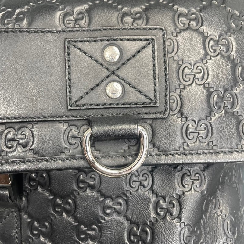 Gucci 經典logo壓花 黑色全牛皮郵差包斜背包-13