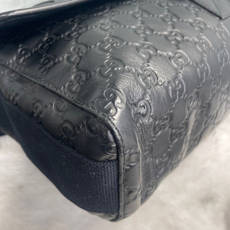 Gucci 經典logo壓花 黑色全牛皮郵差包斜背包-17