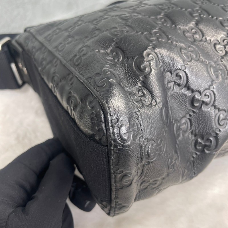 Gucci 經典logo壓花 黑色全牛皮郵差包斜背包-19