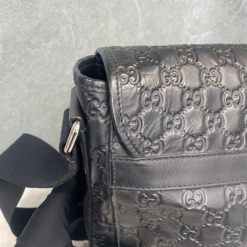 Gucci 經典logo壓花 黑色全牛皮郵差包斜背包-20