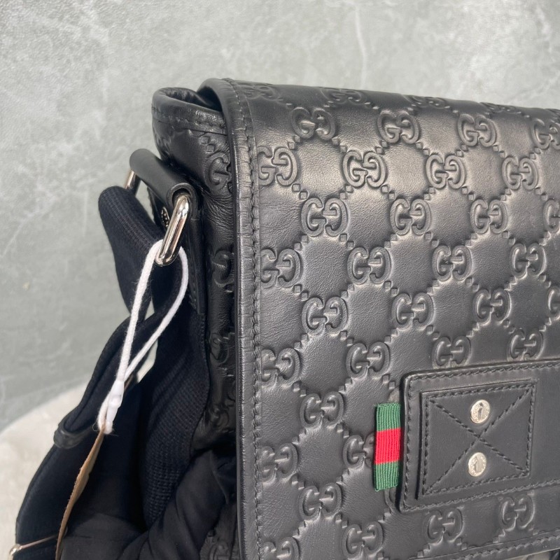 Gucci 經典logo壓花 黑色全牛皮郵差包斜背包-22