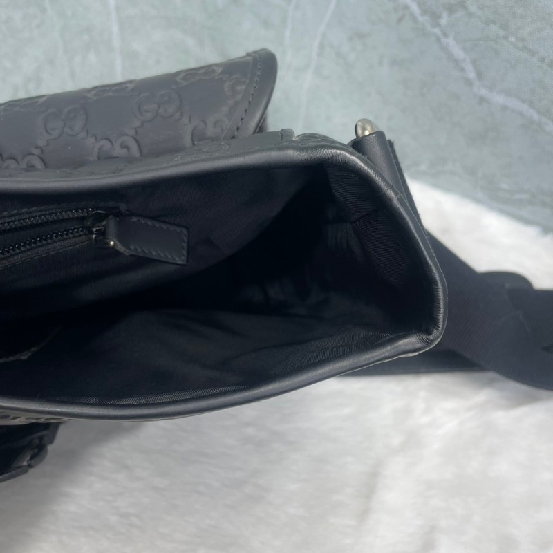 Gucci 經典logo壓花 黑色全牛皮郵差包斜背包-23