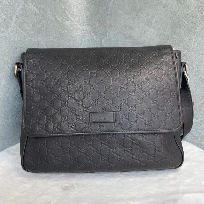 GUCCI 巧克力色全皮Logo翻蓋郵差包斜背包-0
