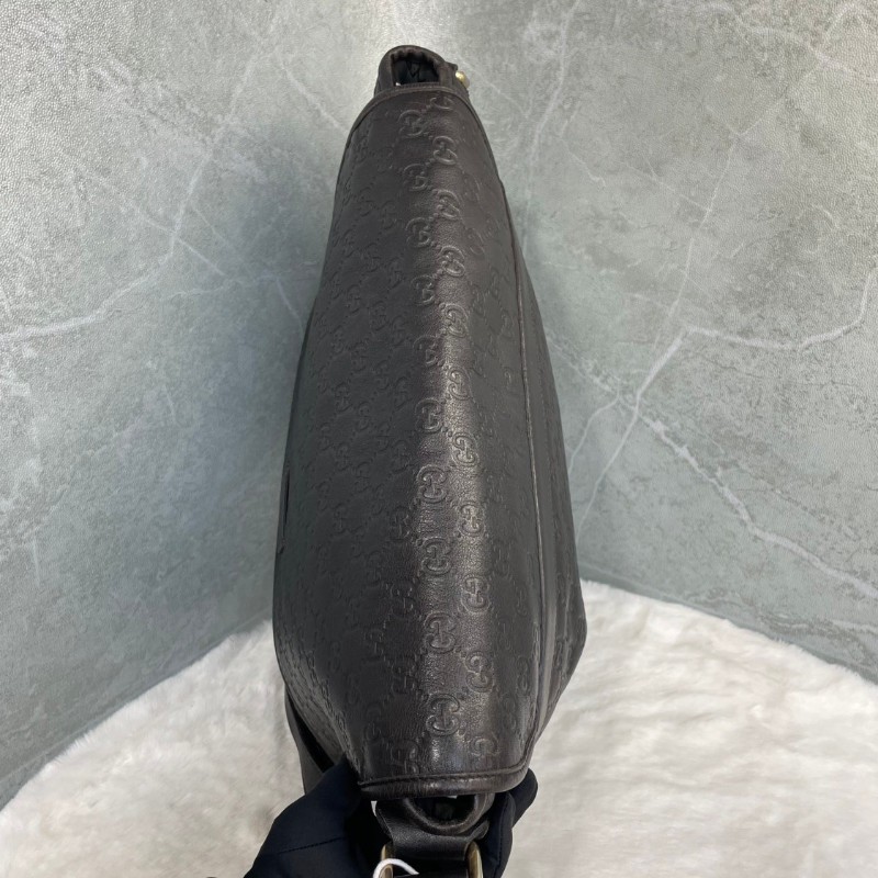GUCCI 巧克力色全皮Logo翻蓋郵差包斜背包-2