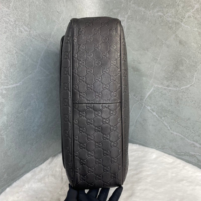 GUCCI 巧克力色全皮Logo翻蓋郵差包斜背包-3