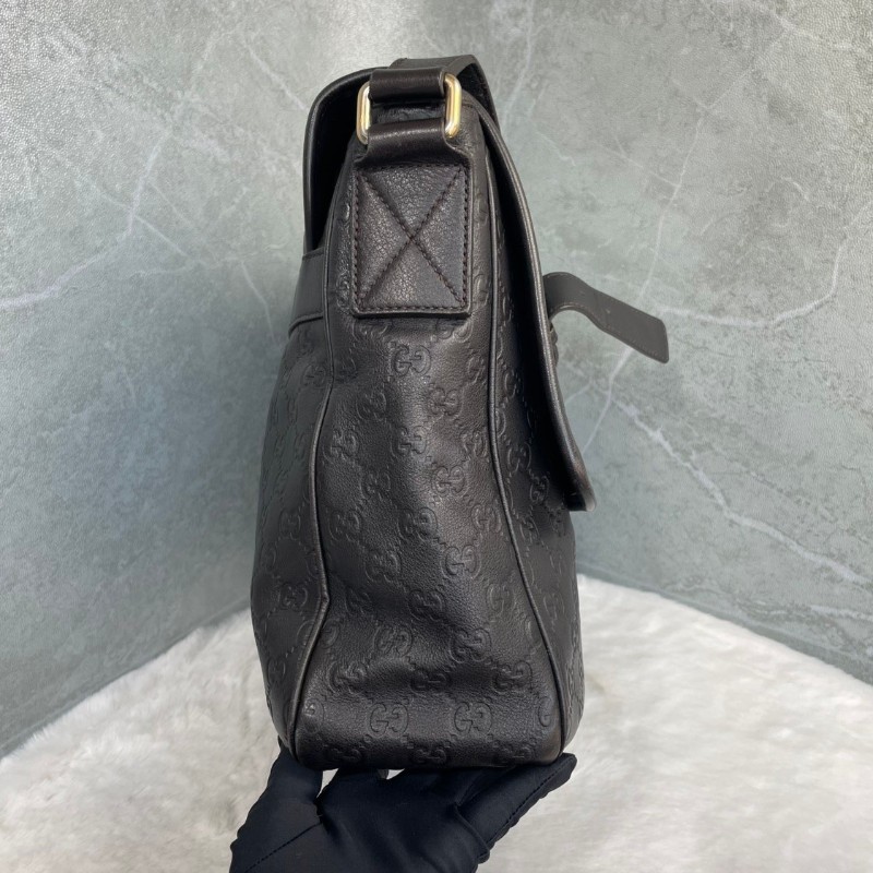 GUCCI 巧克力色全皮Logo翻蓋郵差包斜背包-5