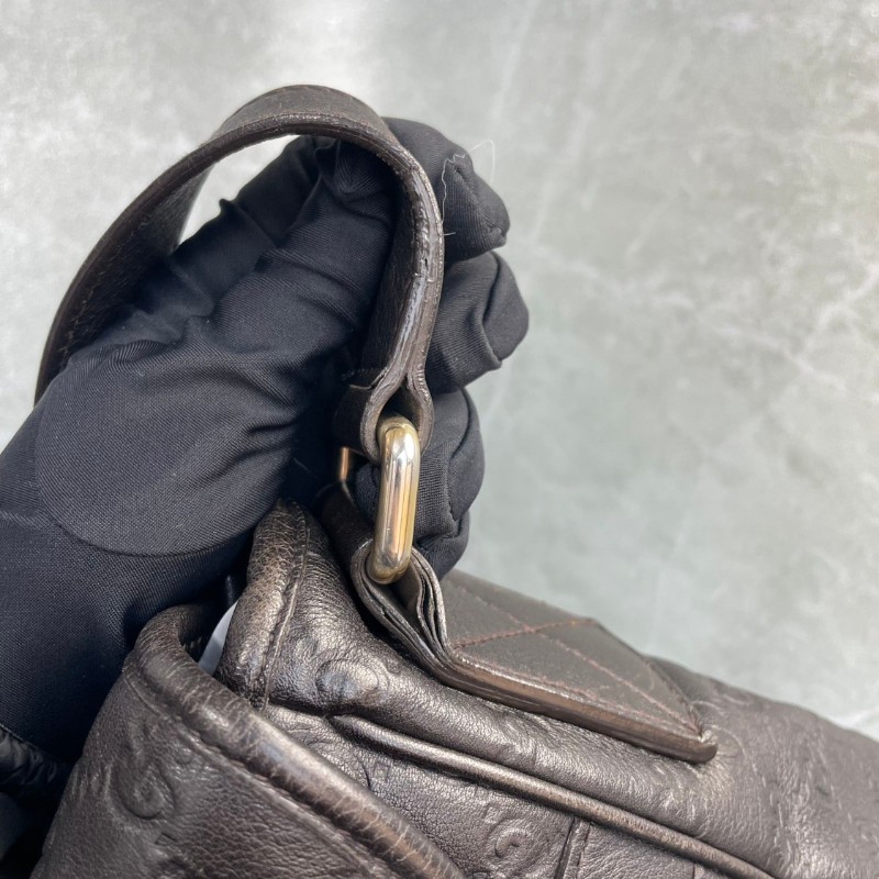 GUCCI 巧克力色全皮Logo翻蓋郵差包斜背包-11