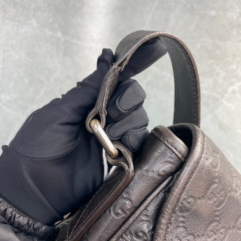 GUCCI 巧克力色全皮Logo翻蓋郵差包斜背包-15