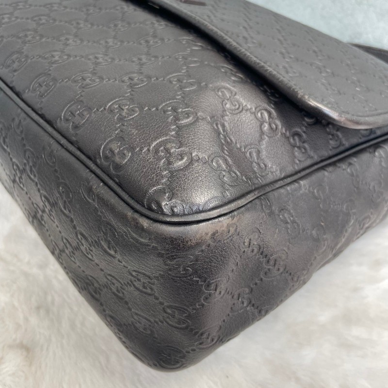 GUCCI 巧克力色全皮Logo翻蓋郵差包斜背包-19