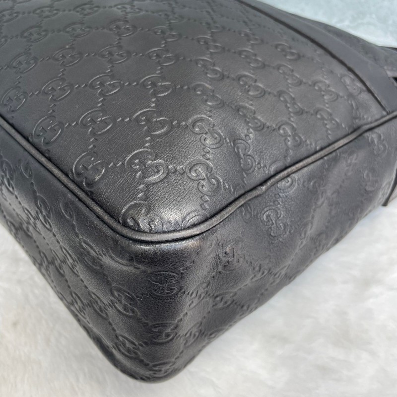 GUCCI 巧克力色全皮Logo翻蓋郵差包斜背包-21