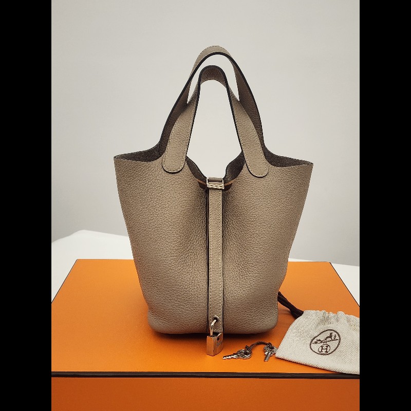 菜籃子18. 方框P刻，四角稍微磨損，鎖頭鑰匙在，其他無配件-0