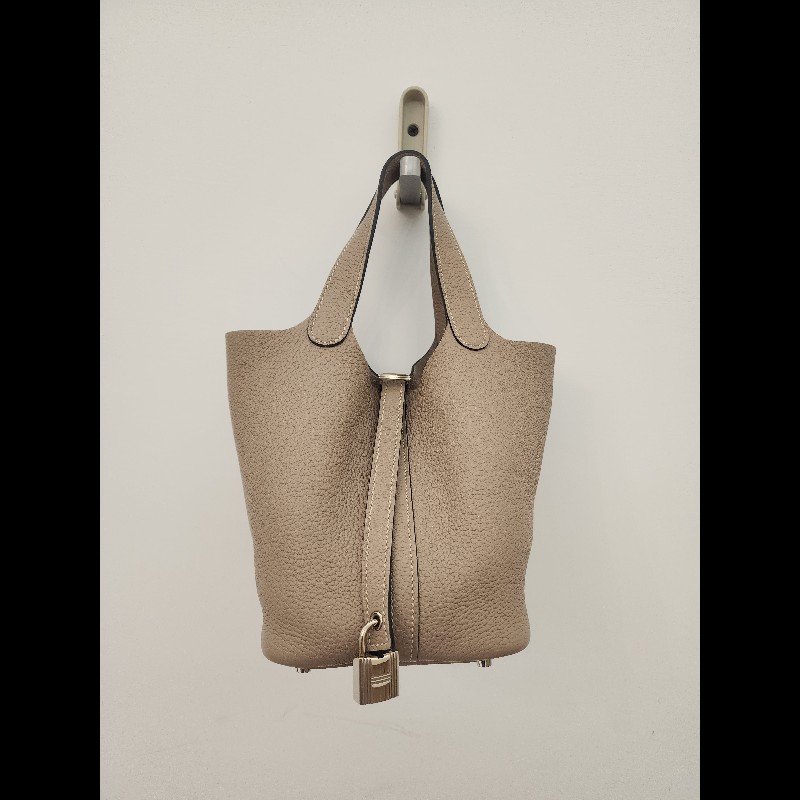 菜籃子18. 方框P刻，四角稍微磨損，鎖頭鑰匙在，其他無配件-4