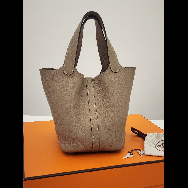 菜籃子18. 方框P刻，四角稍微磨損，鎖頭鑰匙在，其他無配件-6