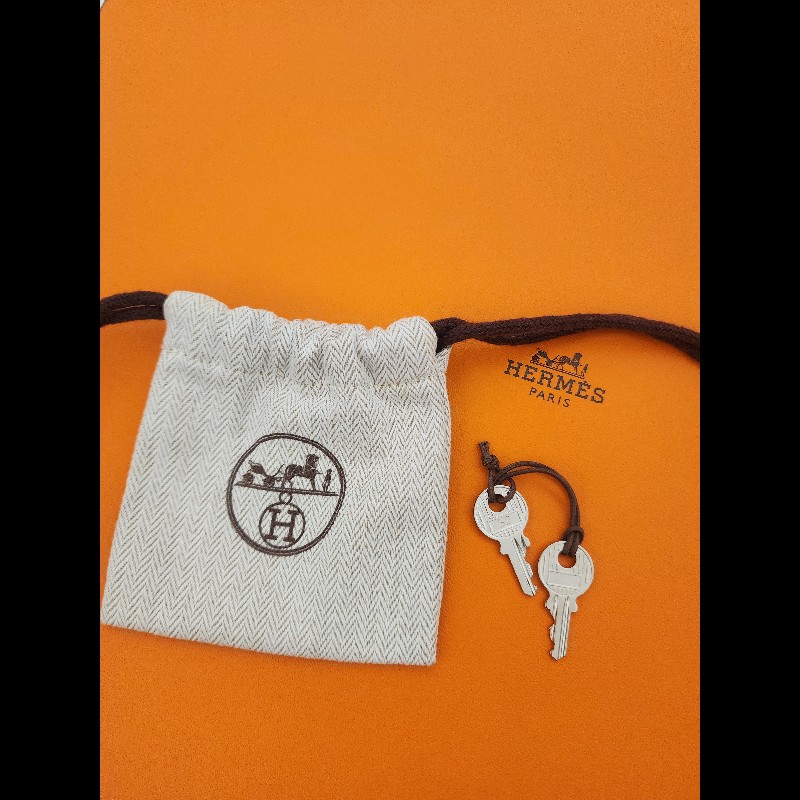 菜籃子18. 方框P刻，四角稍微磨損，鎖頭鑰匙在，其他無配件-14