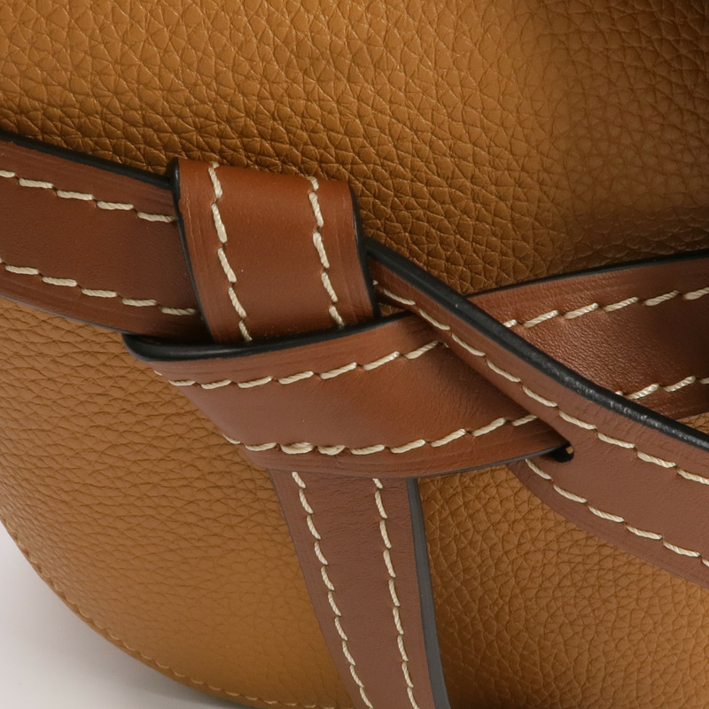 LOEWE 牛皮皮革Gate金扣肩背袋-11
