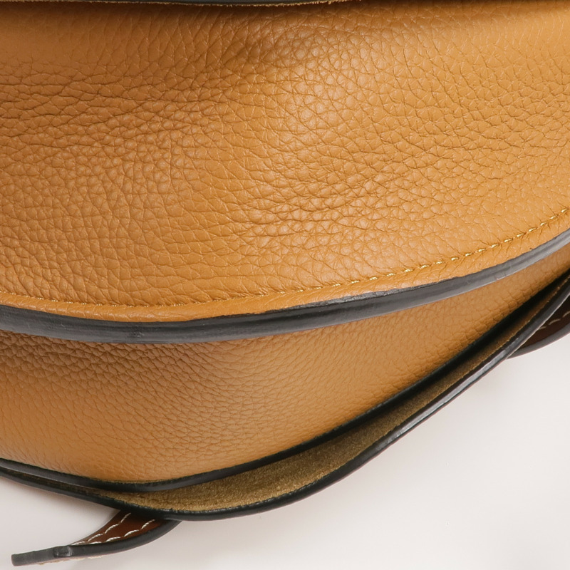 LOEWE 牛皮皮革Gate金扣肩背袋-14