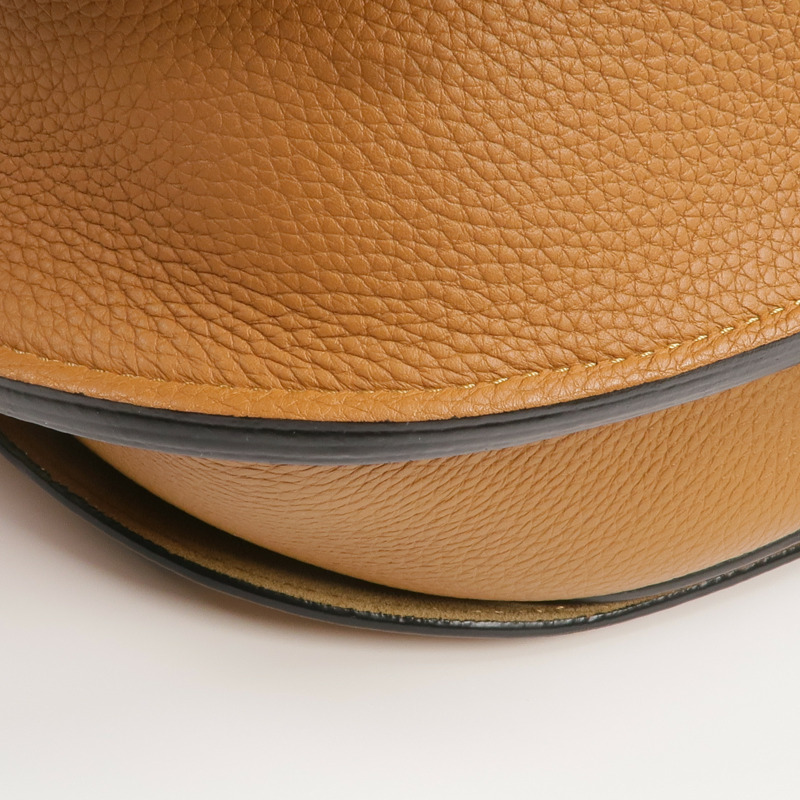 LOEWE 牛皮皮革Gate金扣肩背袋-15