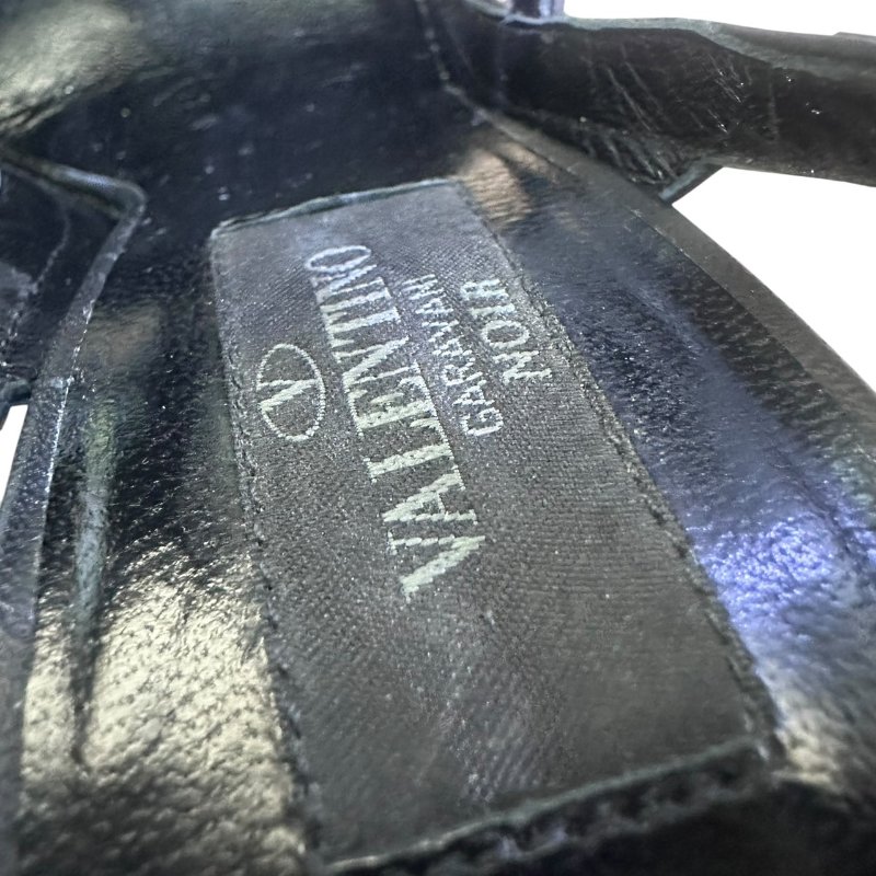 【美收精品】VALENTINO黑色鉚釘尖頭細根鞋 4-667-10