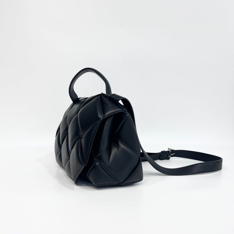 BV黑色小羊皮銀釦Cassette Padded 寬編織兩用枕頭包632647-3