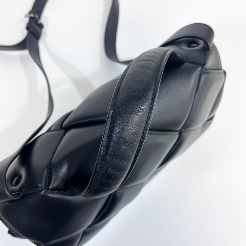 BV黑色小羊皮銀釦Cassette Padded 寬編織兩用枕頭包632647-7