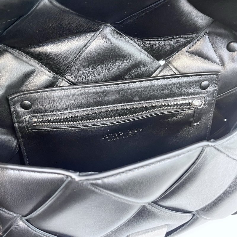 BV黑色小羊皮銀釦Cassette Padded 寬編織兩用枕頭包632647-12