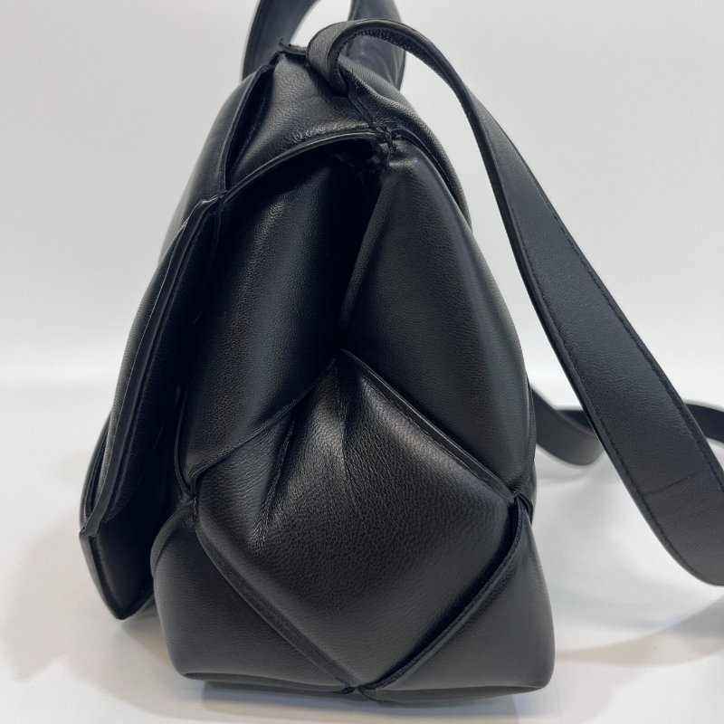 BV黑色小羊皮銀釦Cassette Padded 寬編織兩用枕頭包632647-13