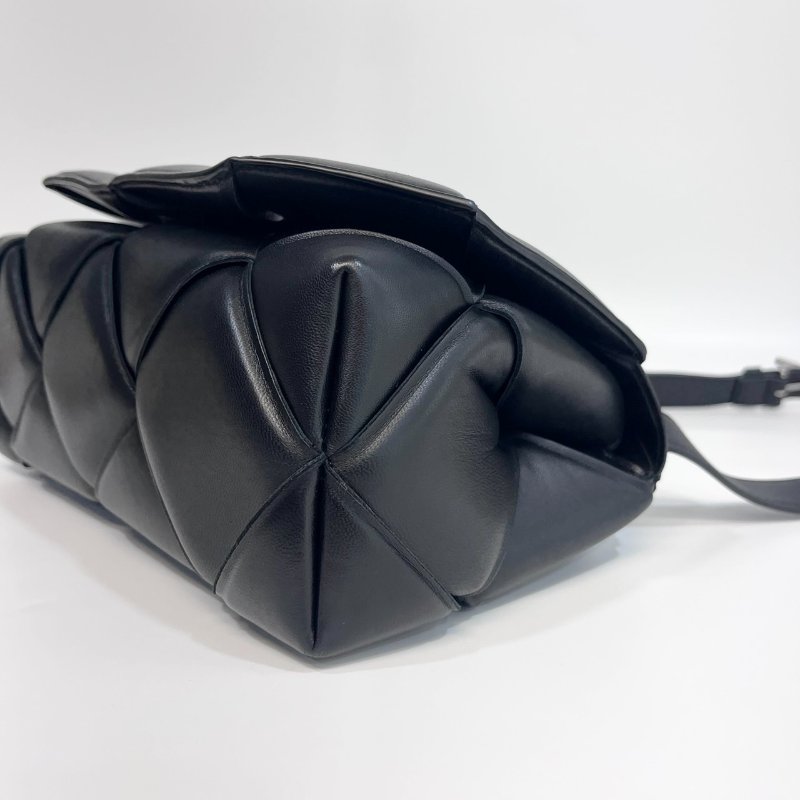 BV黑色小羊皮銀釦Cassette Padded 寬編織兩用枕頭包632647-16