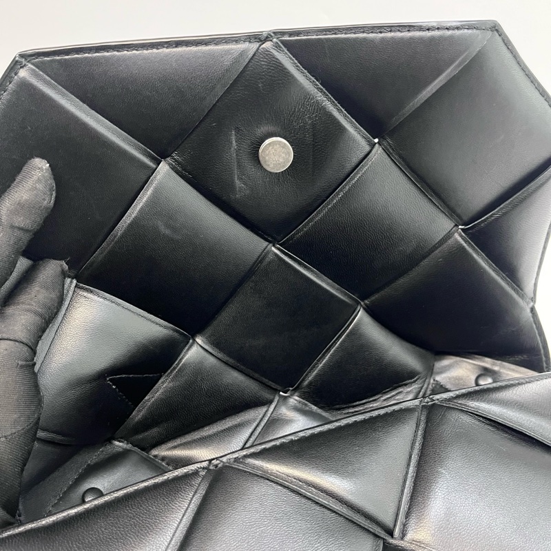 🖤葆蝶家枕頭包BV黑色小羊皮銀釦Cassette Padded 寬編織兩用枕頭包632647-8