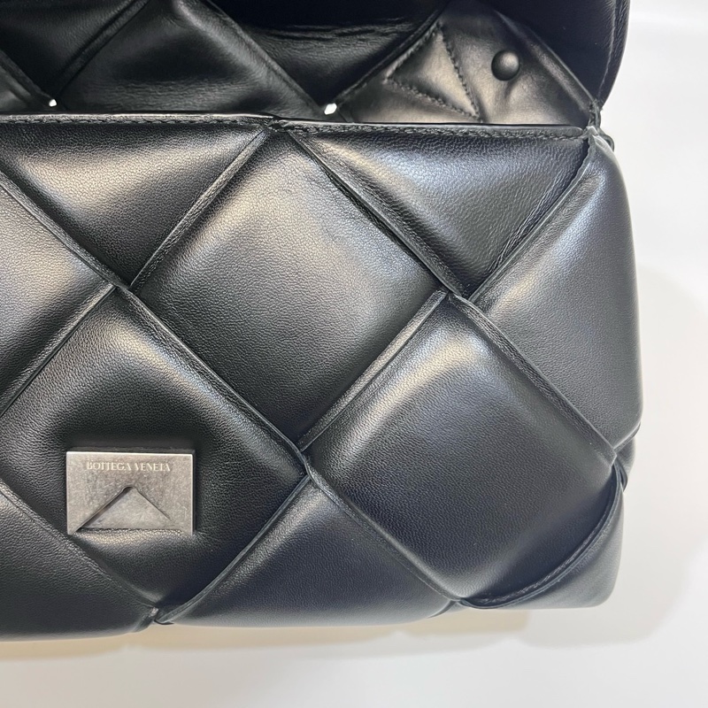 🖤葆蝶家枕頭包BV黑色小羊皮銀釦Cassette Padded 寬編織兩用枕頭包632647-9