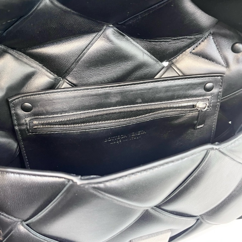 🖤葆蝶家枕頭包BV黑色小羊皮銀釦Cassette Padded 寬編織兩用枕頭包632647-13