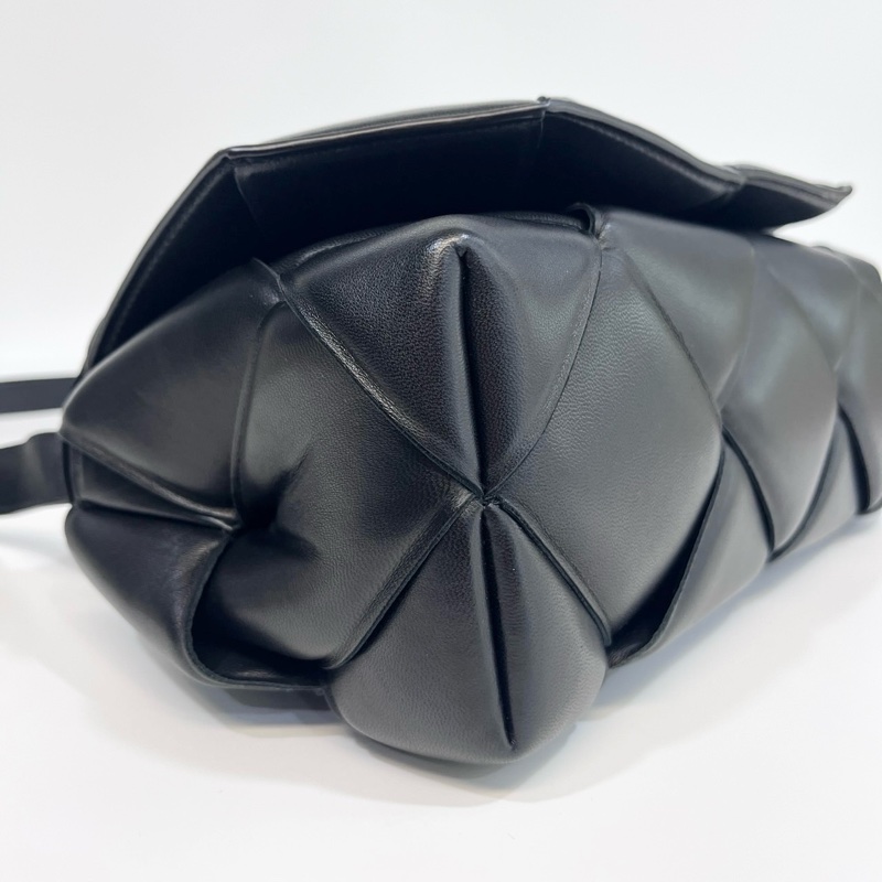 🖤葆蝶家枕頭包BV黑色小羊皮銀釦Cassette Padded 寬編織兩用枕頭包632647-17