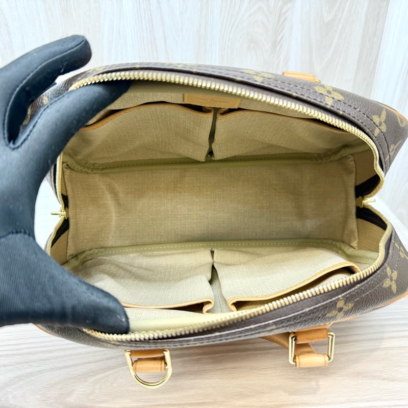 LV原花拉鍊前口袋手提小珍包M42228-7