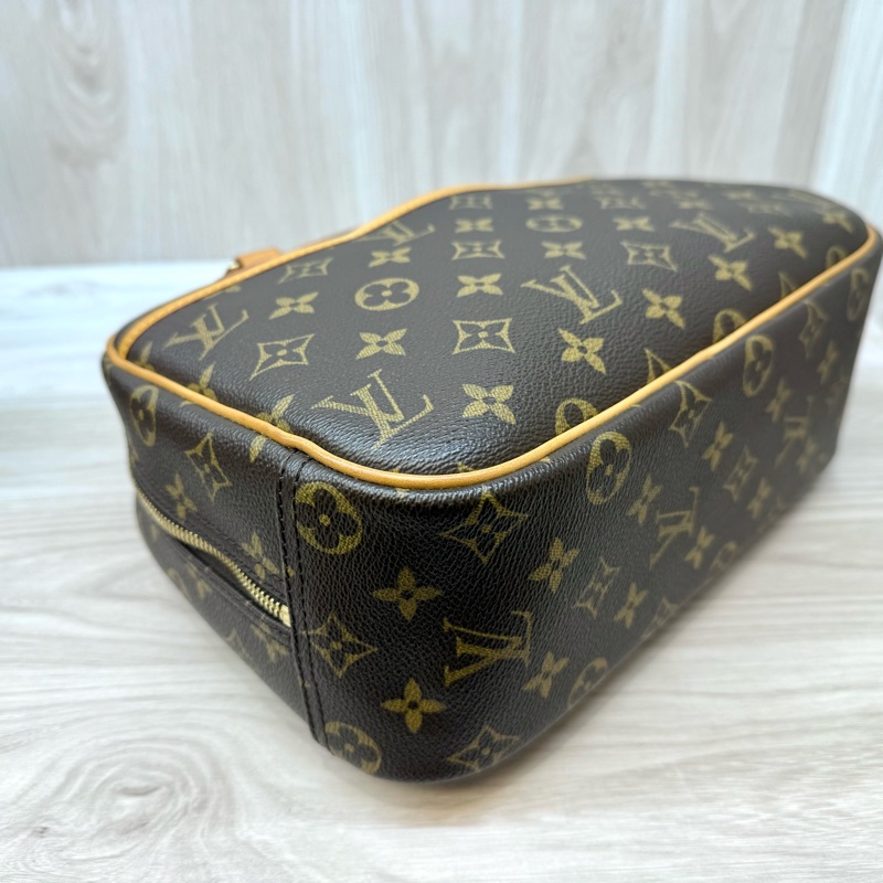 LV原花拉鍊前口袋手提小珍包M42228-9